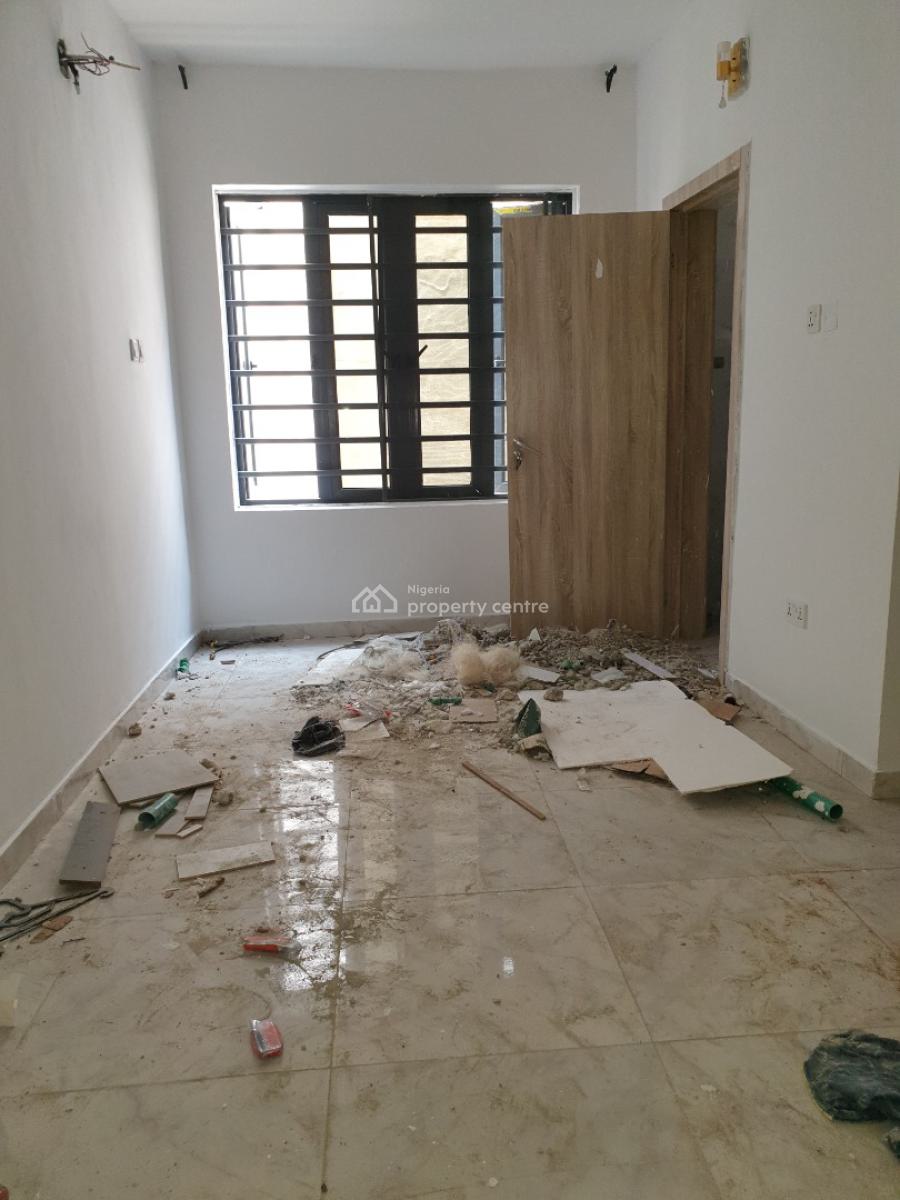 Spacious Service 3 Bedroom Masonette with Bq, Ologolo, Lekki, Lagos, Flat / Apartment for Rent