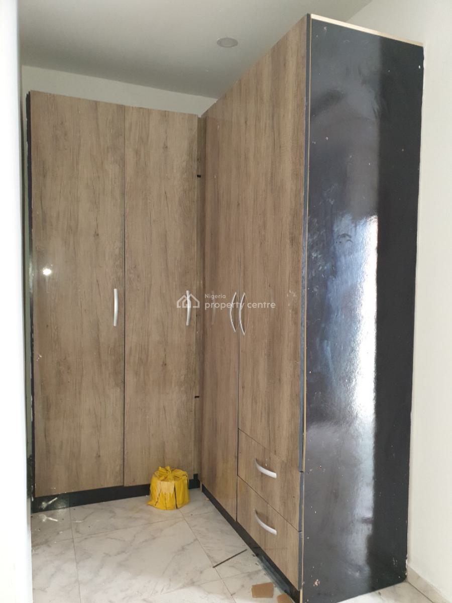 Spacious Service 3 Bedroom Masonette with Bq, Ologolo, Lekki, Lagos, Flat / Apartment for Rent