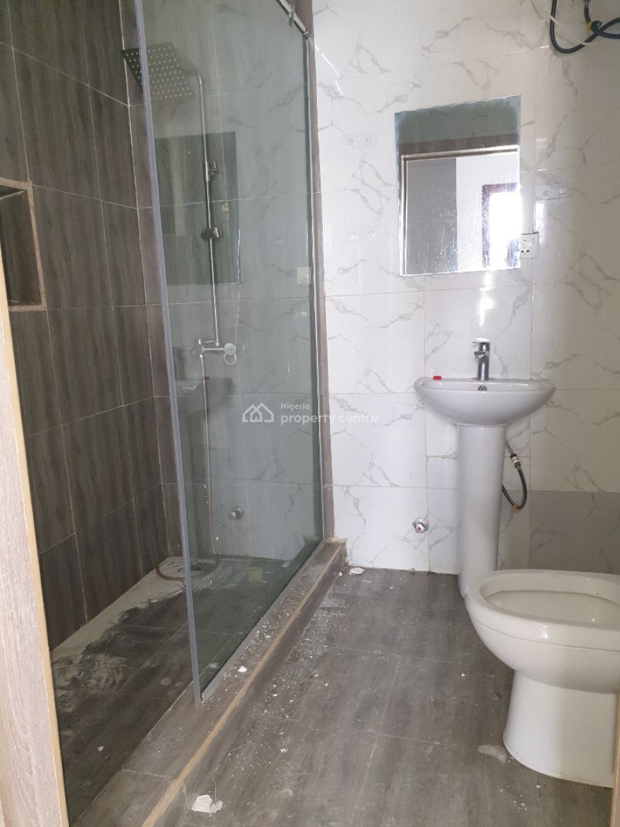 Spacious Service 3 Bedroom Masonette with Bq, Ologolo, Lekki, Lagos, Flat / Apartment for Rent