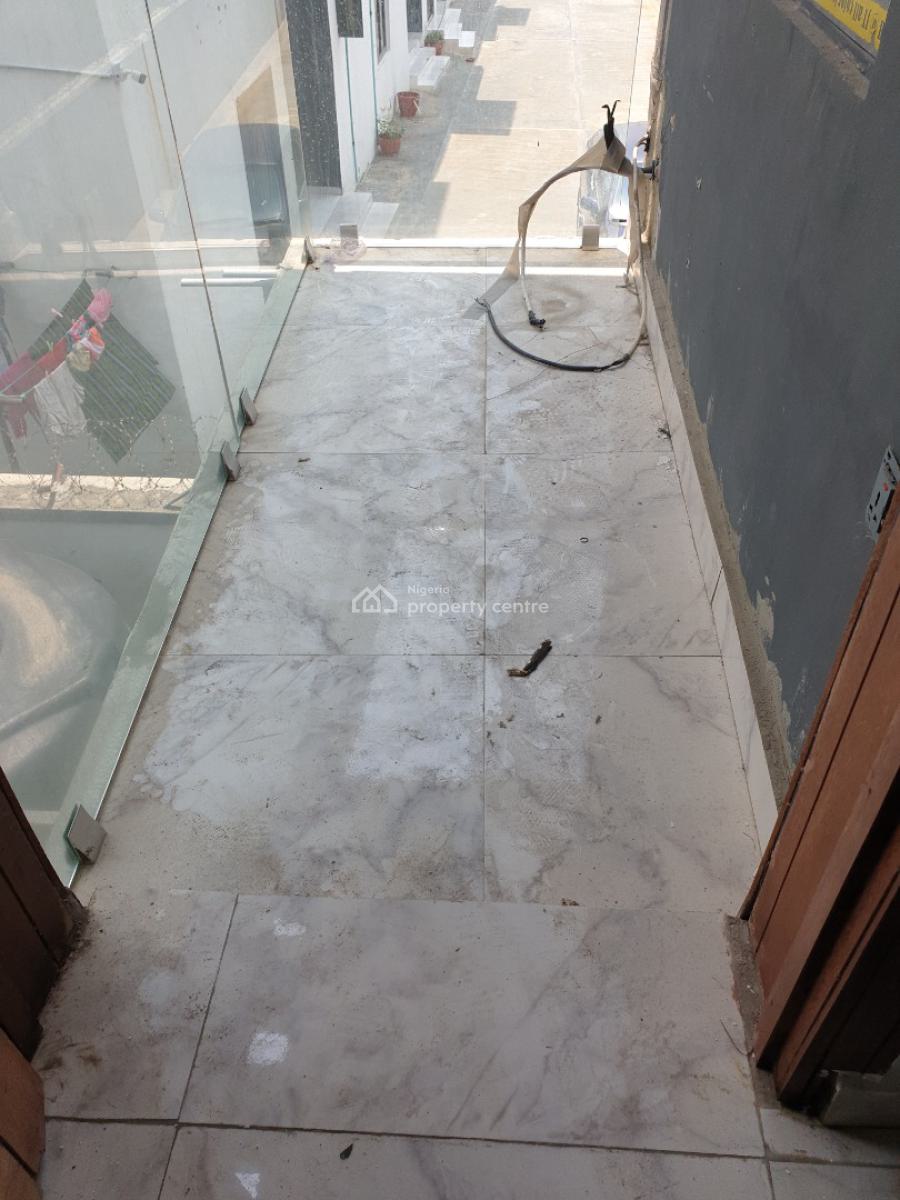 Spacious Service 3 Bedroom Masonette with Bq, Ologolo, Lekki, Lagos, Flat / Apartment for Rent