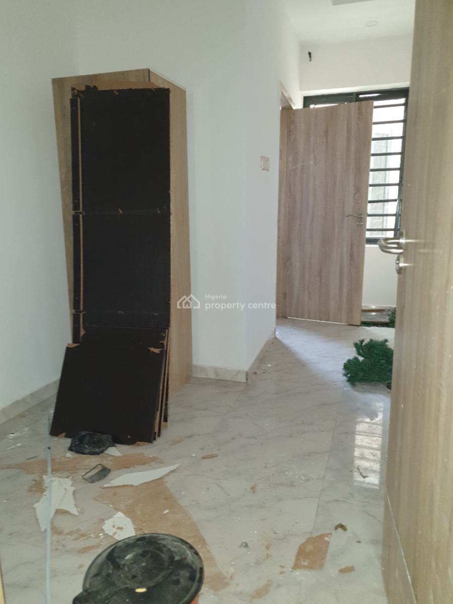 Spacious Service 3 Bedroom Masonette with Bq, Ologolo, Lekki, Lagos, Flat / Apartment for Rent