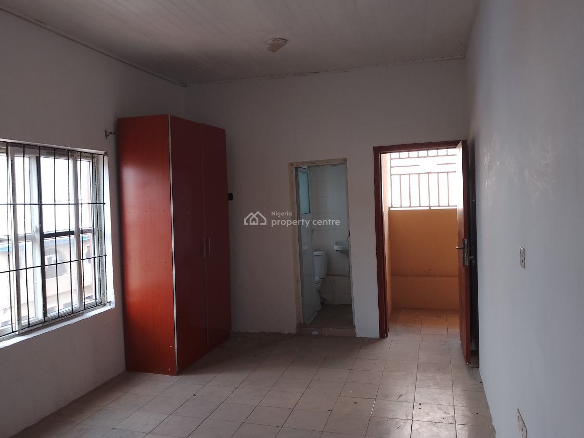 Room Shared Apartment, Anamco Motors Busstop., Sangotedo, Ajah, Lagos, Self Contain (single Rooms) for Rent