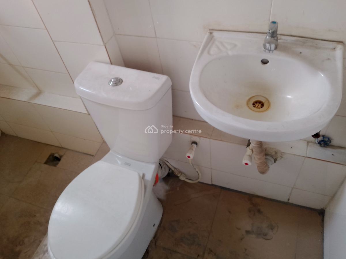 Room Shared Apartment, Anamco Motors Busstop., Sangotedo, Ajah, Lagos, Self Contain (single Rooms) for Rent