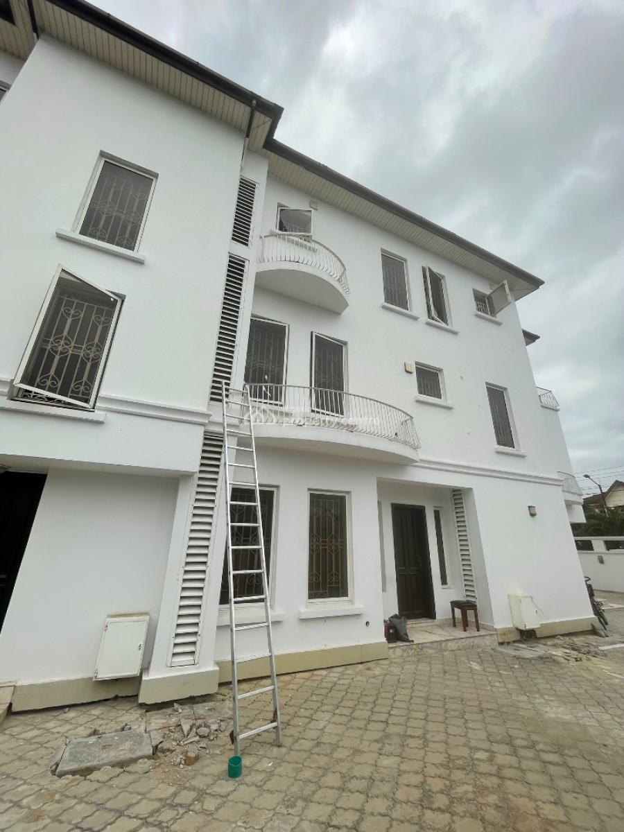 Well Maintained 2 Bedroom Apartment, Lekki Phase 1, Lekki, Lagos, Flat / Apartment for Rent
