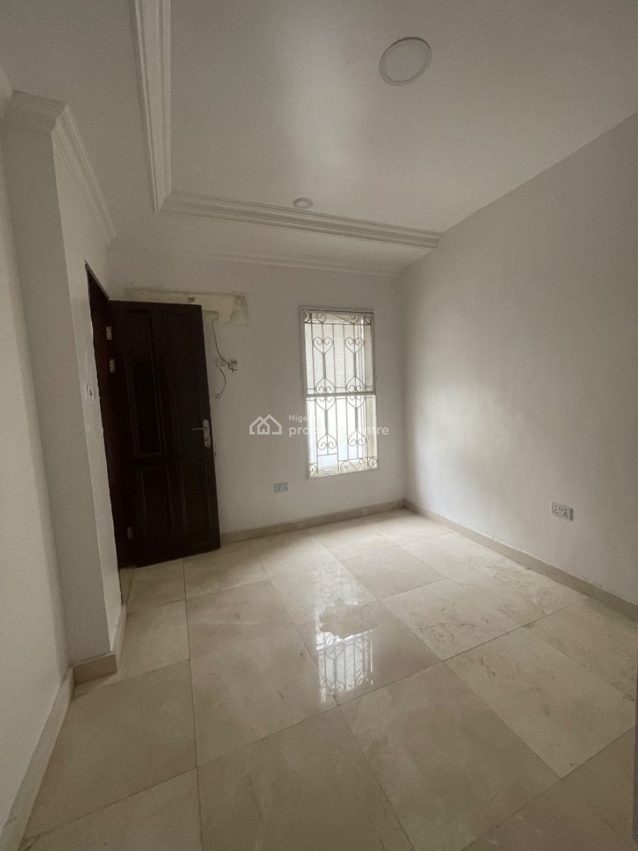 Well Maintained 2 Bedroom Apartment, Lekki Phase 1, Lekki, Lagos, Flat / Apartment for Rent