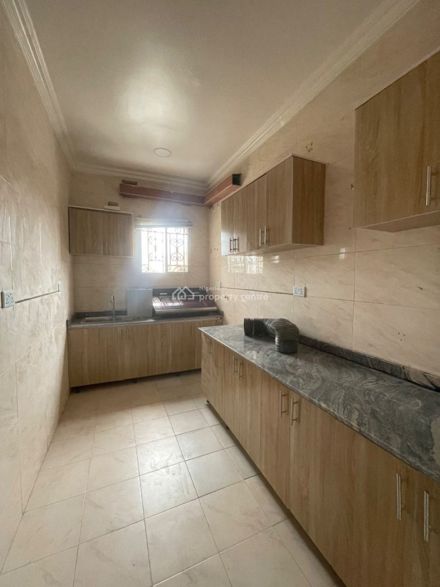 Well Maintained 2 Bedroom Apartment, Lekki Phase 1, Lekki, Lagos, Flat / Apartment for Rent