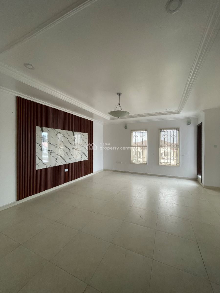 Well Maintained 2 Bedroom Apartment, Lekki Phase 1, Lekki, Lagos, Flat / Apartment for Rent