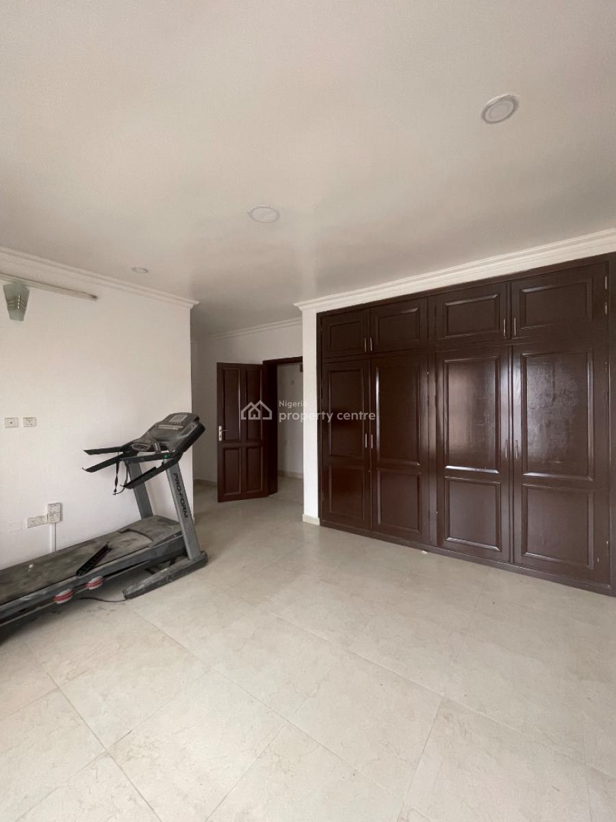 Well Maintained 2 Bedroom Apartment, Lekki Phase 1, Lekki, Lagos, Flat / Apartment for Rent