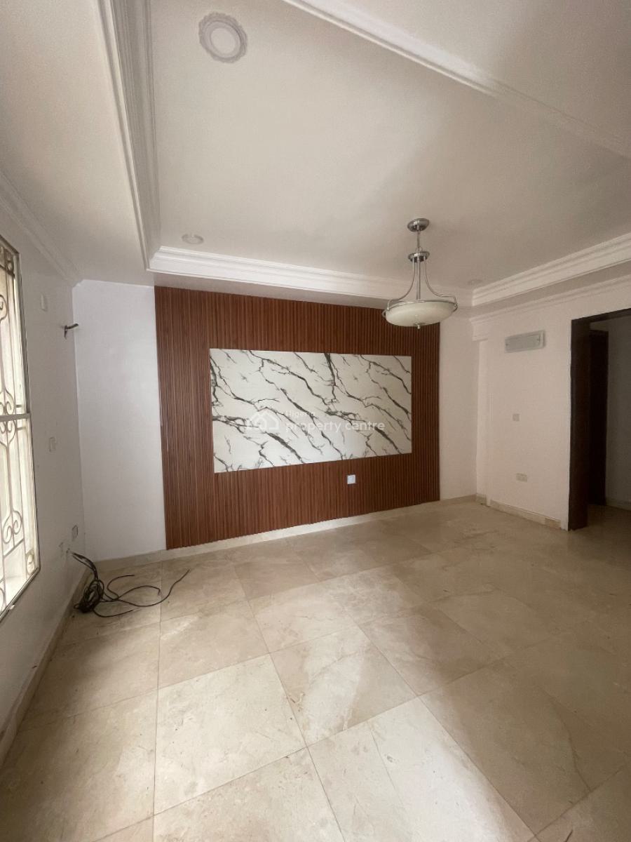 Well Maintained 2 Bedroom Apartment, Lekki Phase 1, Lekki, Lagos, Flat / Apartment for Rent