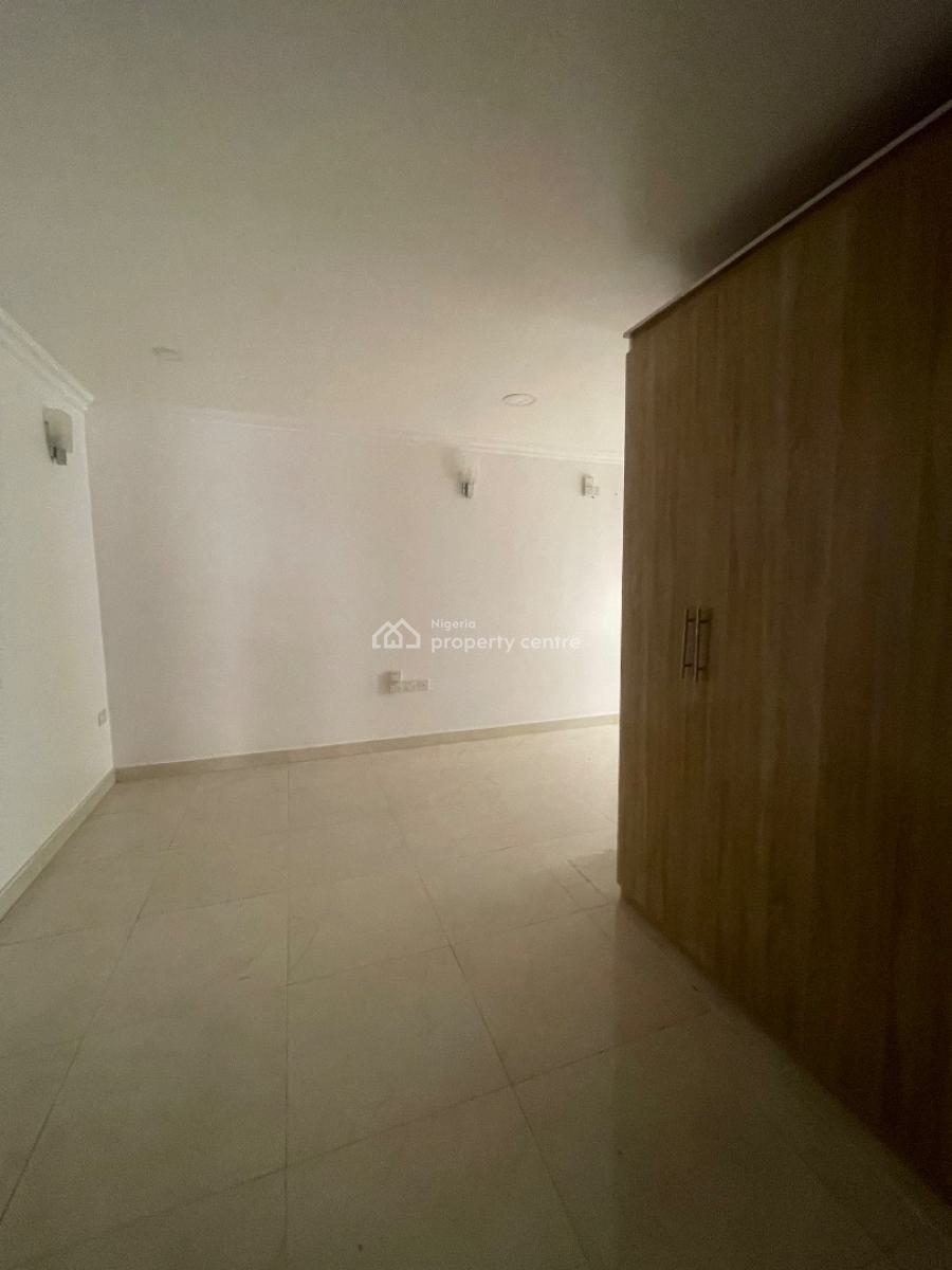 Well Maintained 2 Bedroom Apartment, Lekki Phase 1, Lekki, Lagos, Flat / Apartment for Rent