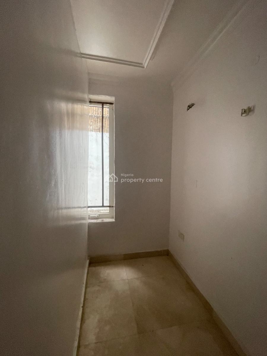 Well Maintained 2 Bedroom Apartment, Lekki Phase 1, Lekki, Lagos, Flat / Apartment for Rent