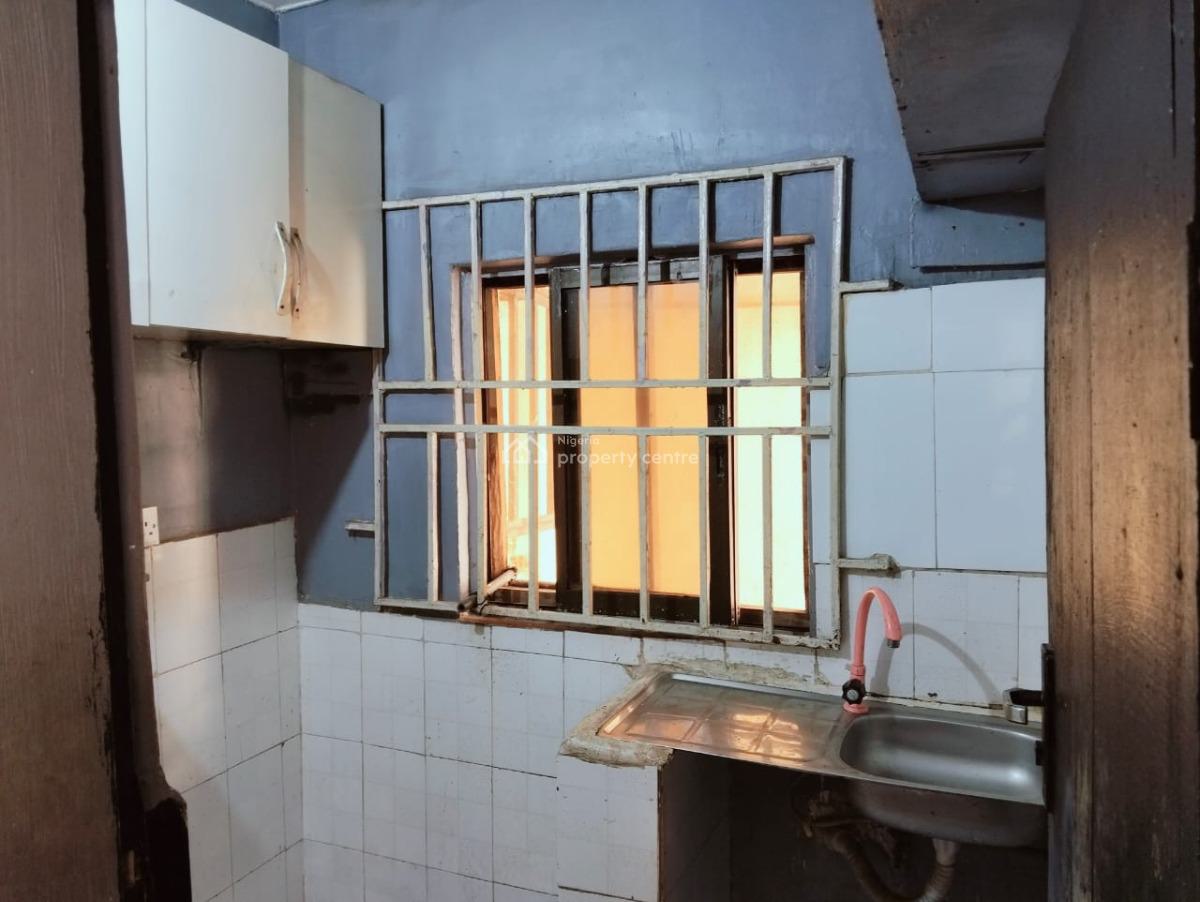 a 1 Bedroom Flat, Nice Location at Utako, Utako, Abuja, Flat / Apartment for Rent