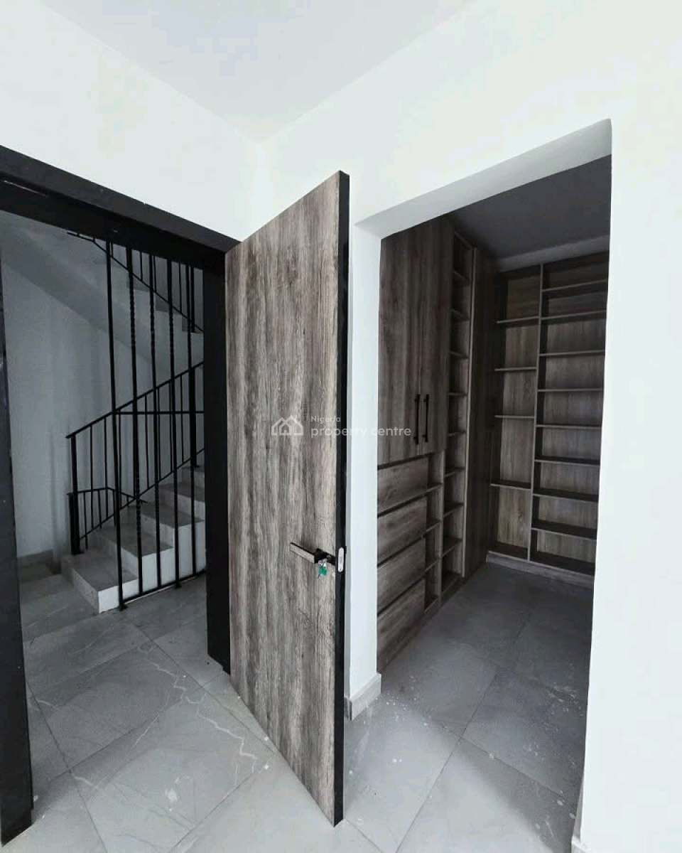 4 Bedroom Semi Detached with Bq  Location: Victoria Island, Victoria Island (vi), Lagos, House for Sale