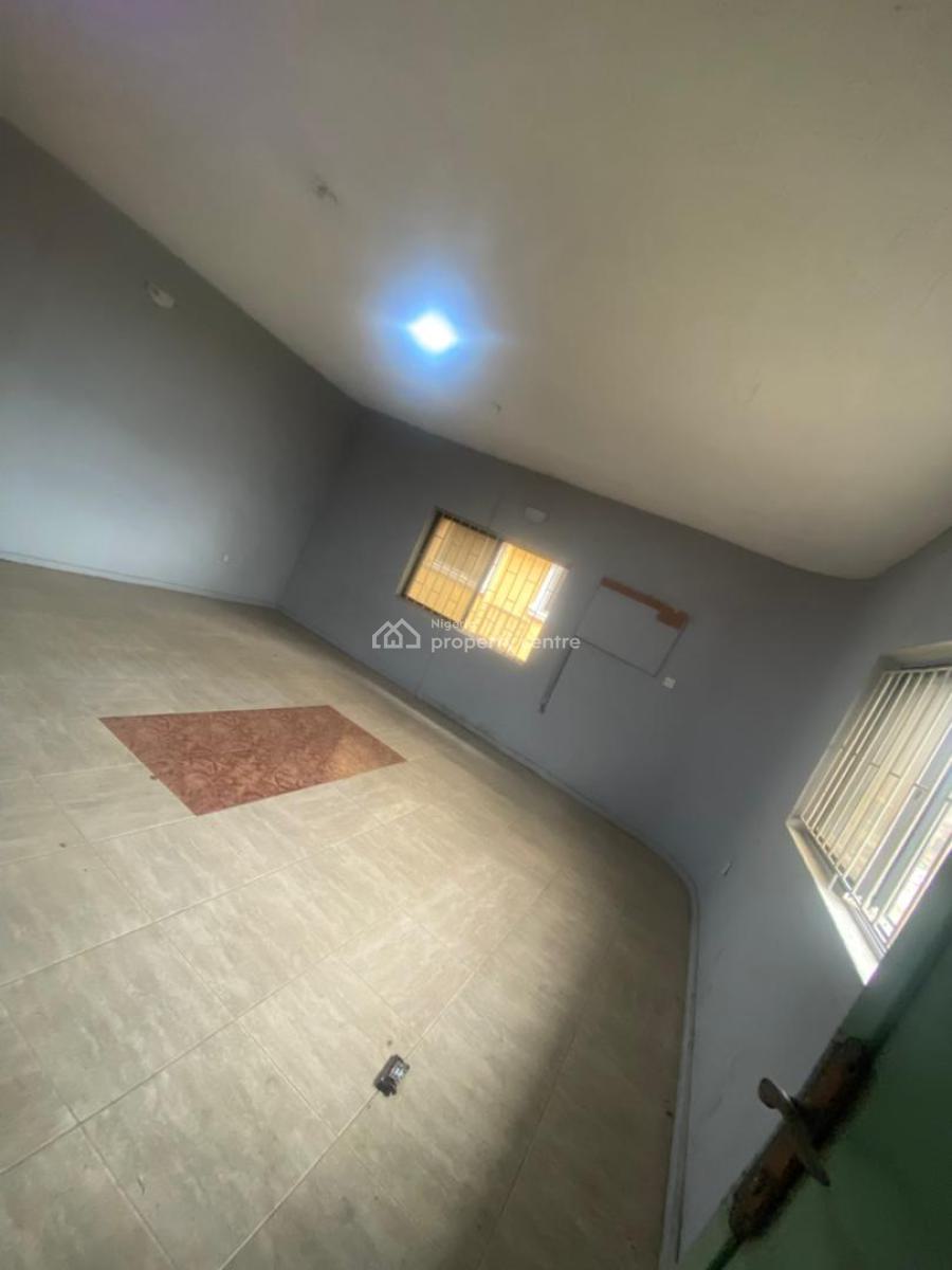 Nice and Spacious 3bedroom Flat Upstairs in Surulere, Off Adekunle Kuye Surulere Lagos, Kilo, Surulere, Lagos, Flat / Apartment for Rent