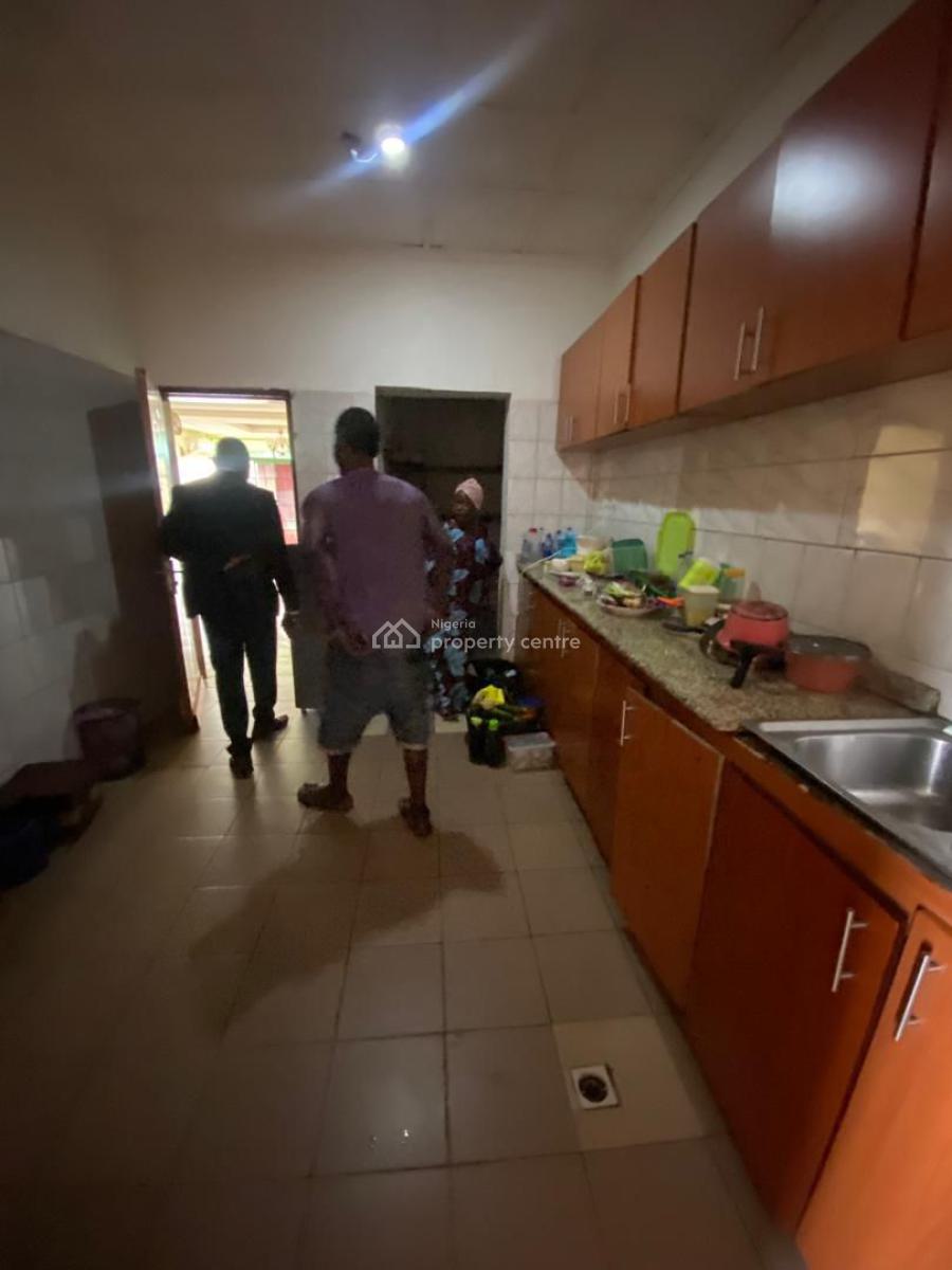 Spacious Three Bedroom Flat, Around Old Cbn, Garki, Abuja, Flat / Apartment for Rent