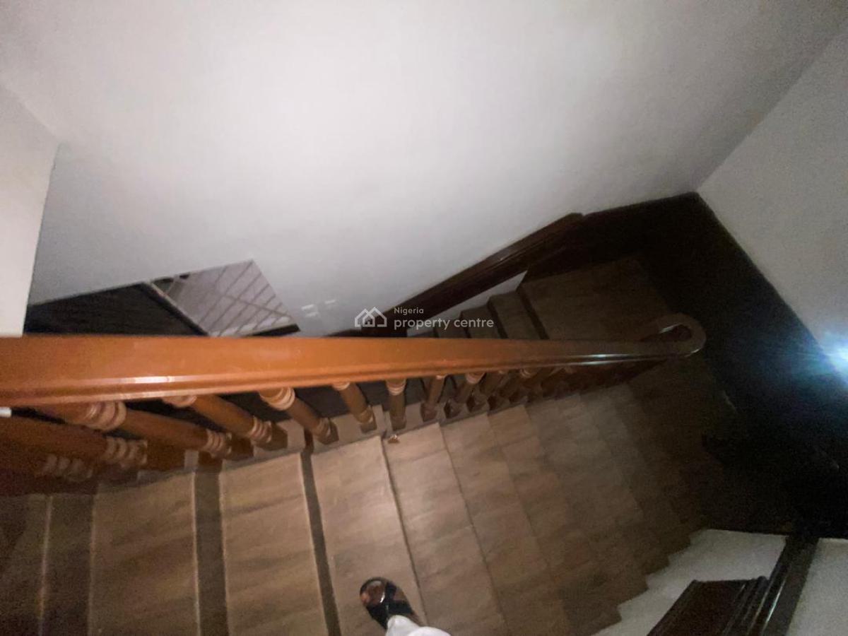 Beautiful Spacious Self Serviced 4bedrooms Terrace Duplex, Lekki Phase 1, Lekki, Lagos, Terraced Duplex for Rent