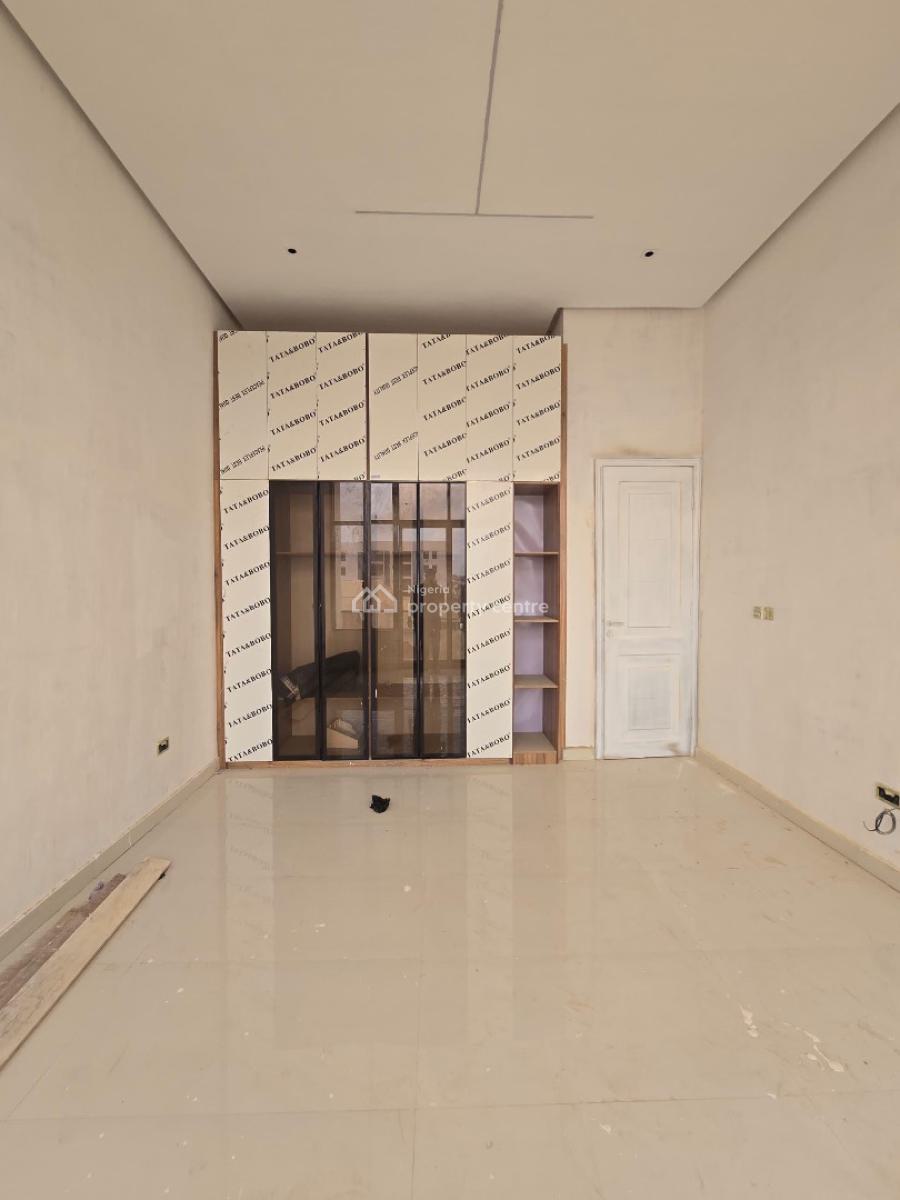 Luxury 3 Bedroom Apartment with Gym and Swimming Pool, Lekki Phase 1, Lekki, Lagos, Flat / Apartment for Sale