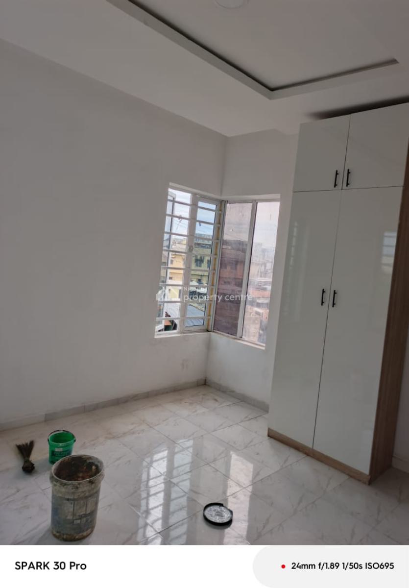 Self Contain with and Open Plan Kitchen, Ologolo, Lekki, Lagos, Self Contain (single Rooms) for Rent