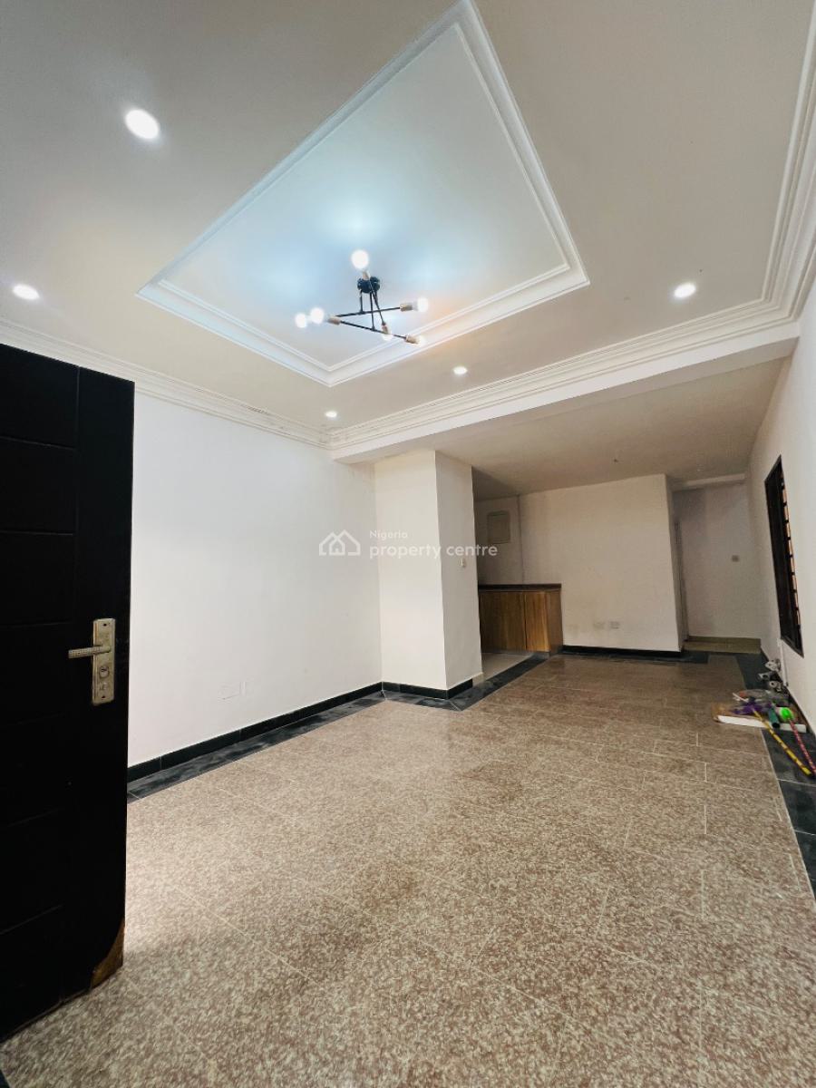 Standard 2 Bedroom Apartment in a Secured Neighborhood, Lekki, Lekki Phase 1, Lekki, Lagos, Flat / Apartment for Rent