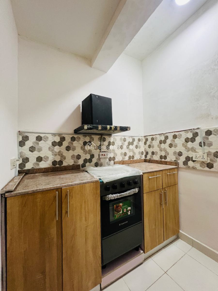 Standard 2 Bedroom Apartment in a Secured Neighborhood, Lekki, Lekki Phase 1, Lekki, Lagos, Flat / Apartment for Rent