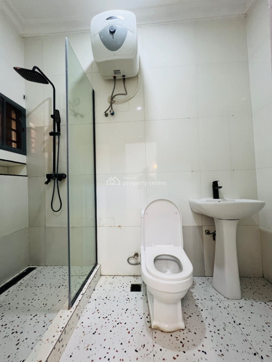 Standard 2 Bedroom Apartment in a Secured Neighborhood, Lekki, Lekki Phase 1, Lekki, Lagos, Flat / Apartment for Rent