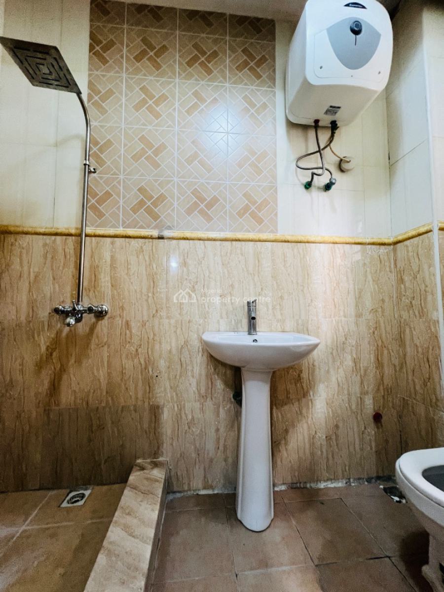 3 Bedroom Apartment with a Bq in a Beautiful Neighborhood, Lekki, Lekki Phase 1, Lekki, Lagos, Flat / Apartment for Rent