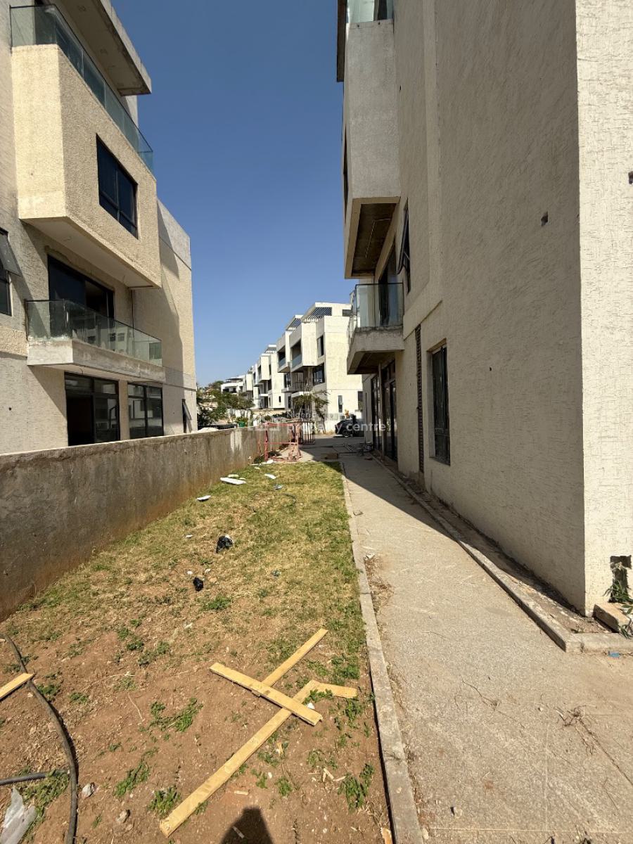 Distress 6 Bedrooms Fully Detached Duplex, Semi Finished, Maitama District, Abuja, Detached Duplex for Sale