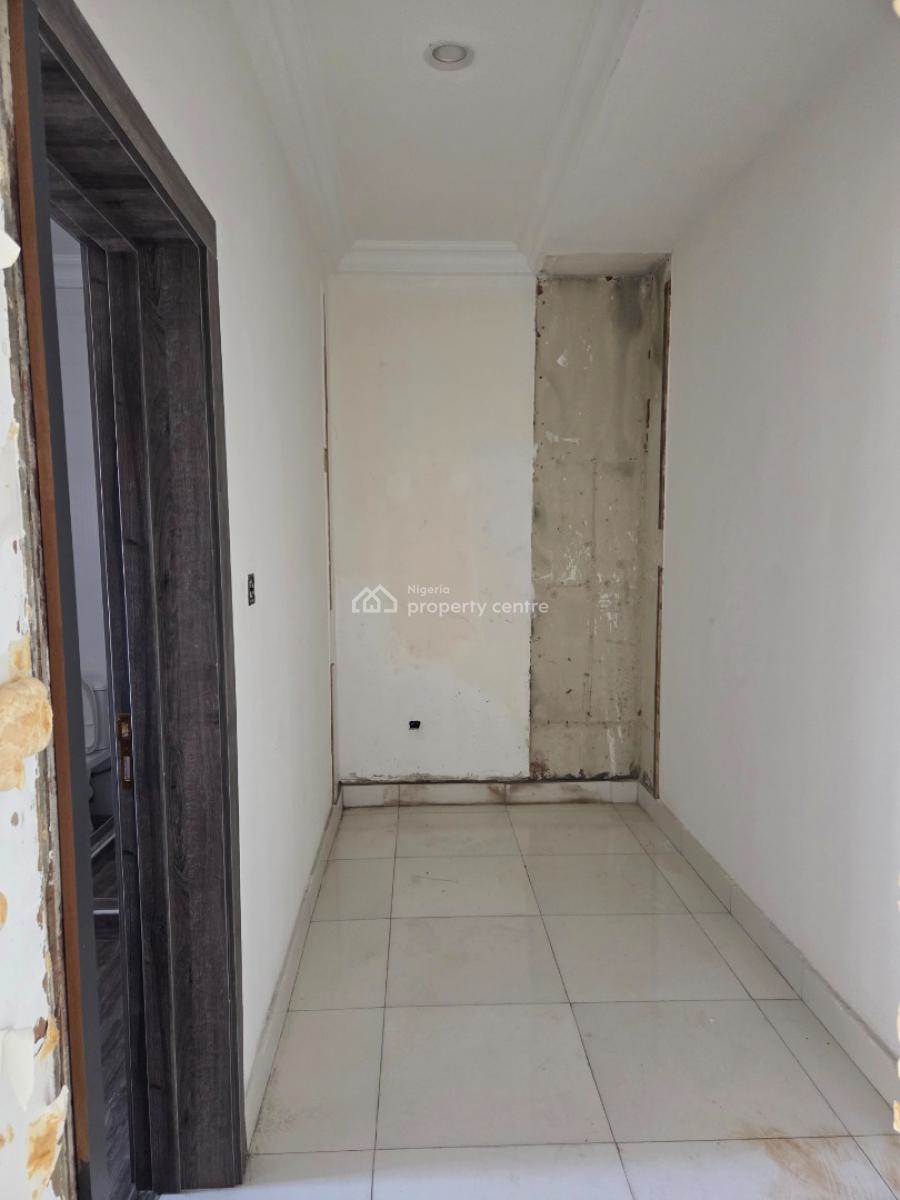 a Lovely  4 Bedroom  Semi-detached Duplex  with a Room Bq, Lekki Phase 1, Lekki, Lagos, Semi-detached Duplex for Rent