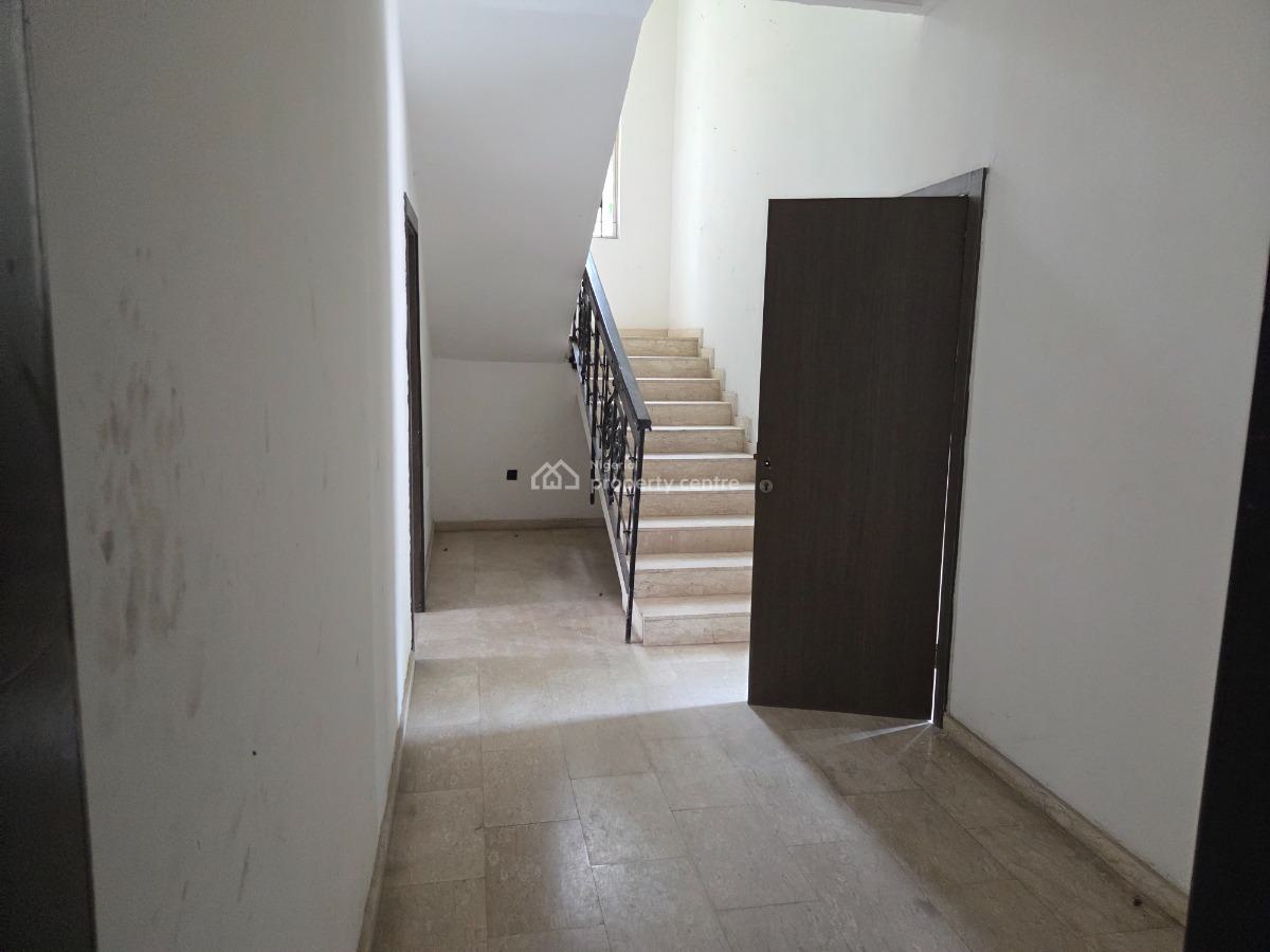 a Lovely  4 Bedroom  Semi-detached Duplex  with a Room Bq, Lekki Phase 1, Lekki, Lagos, Semi-detached Duplex for Rent