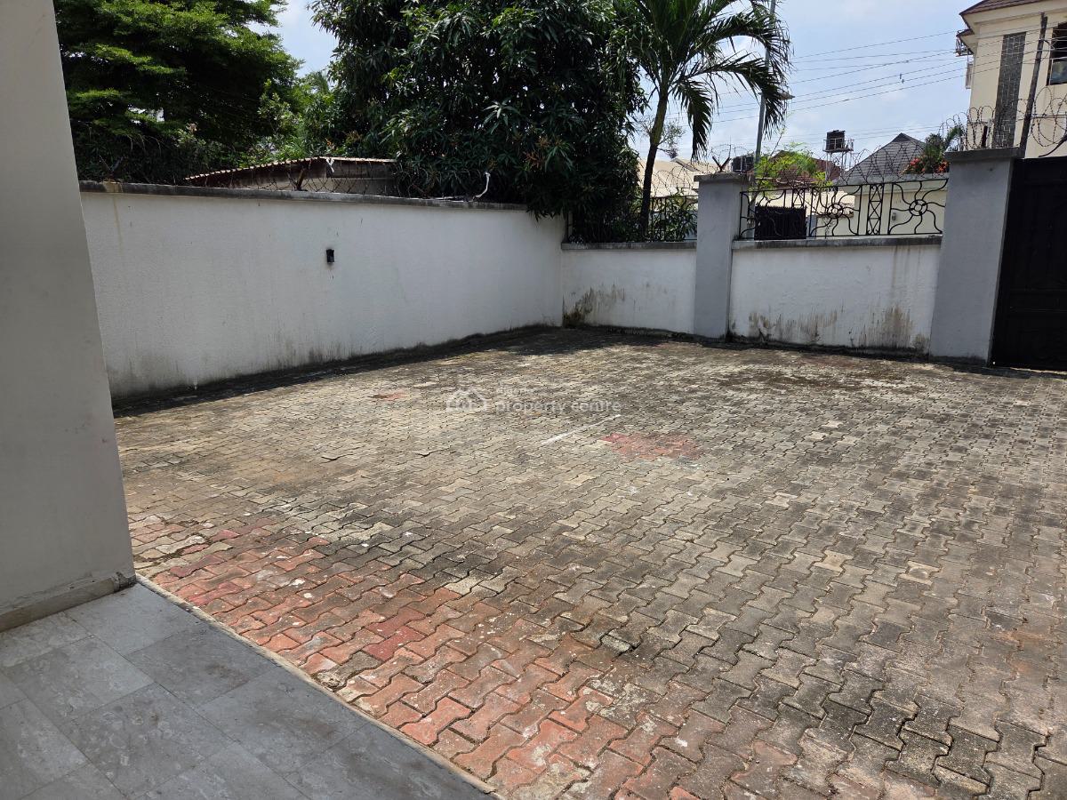 a Lovely  4 Bedroom  Semi-detached Duplex  with a Room Bq, Lekki Phase 1, Lekki, Lagos, Semi-detached Duplex for Rent