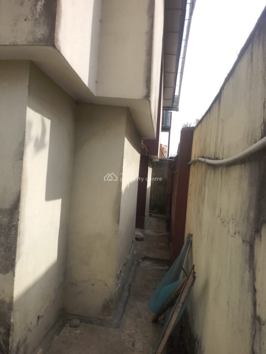 4nos 3b/room Flat, Vorganizer Bus-stup, Akowonjo, Akowonjo, Alimosho, Lagos, Flat / Apartment for Sale