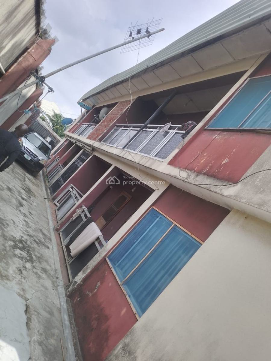 4nos 3b/room Flat, Vorganizer Bus-stup, Akowonjo, Akowonjo, Alimosho, Lagos, Flat / Apartment for Sale