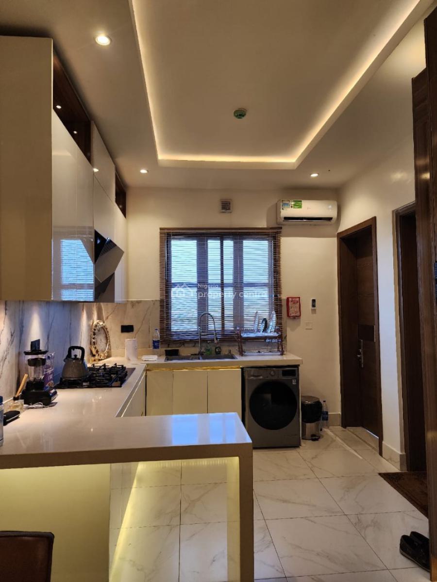 Luxury 1 Bedroom Apartment with Pool and Gym, Off Admiralty Road, Lekki Phase 1, Lekki, Lagos, Flat / Apartment Short Let