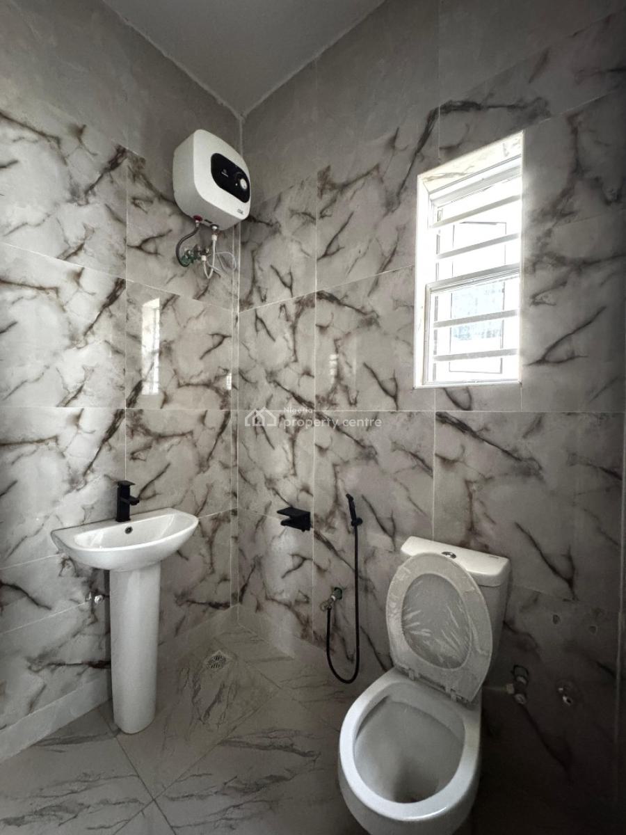 Luxurious 2 Bedrooms Apartment, Mobil Road, Ilaje, Ajah, Lagos, Flat / Apartment for Sale