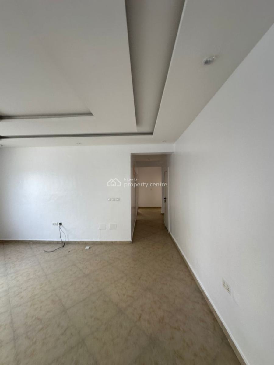 Standard and Well Renovated 3bedroom Flat with Bq, Prime Water Gardens, Lekki Phase 1, Lekki, Lagos, Flat / Apartment for Sale