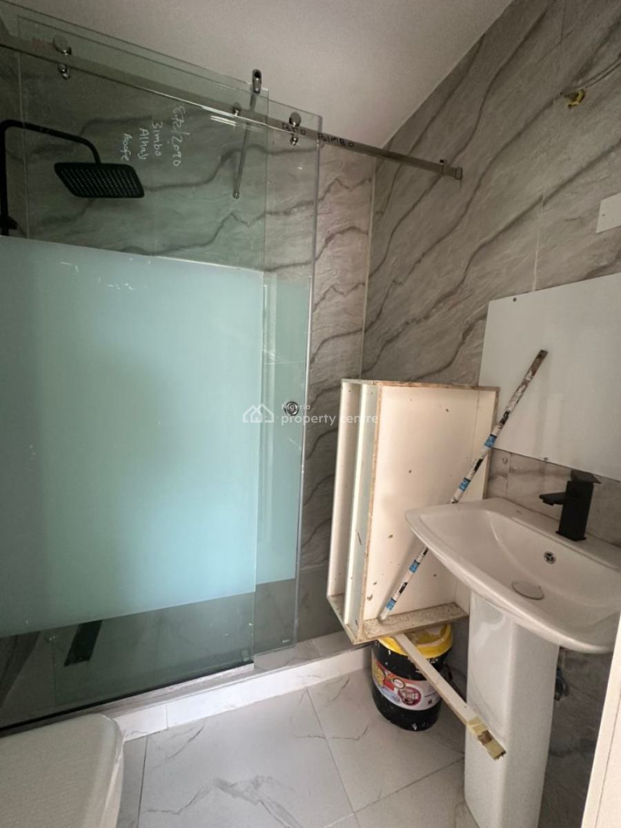 Standard and Well Renovated 3bedroom Flat with Bq, Prime Water Gardens, Lekki Phase 1, Lekki, Lagos, Flat / Apartment for Sale