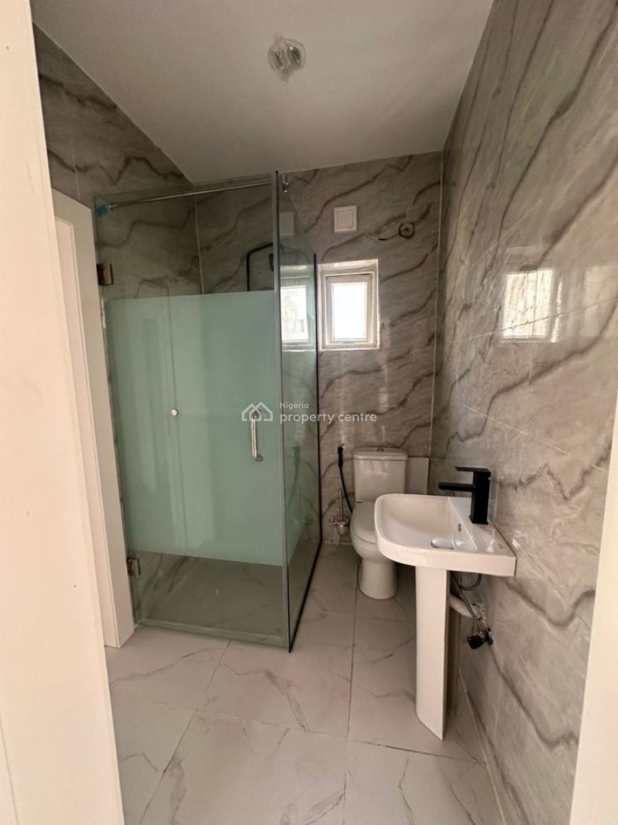 Standard and Well Renovated 3bedroom Flat with Bq, Prime Water Gardens, Lekki Phase 1, Lekki, Lagos, Flat / Apartment for Sale