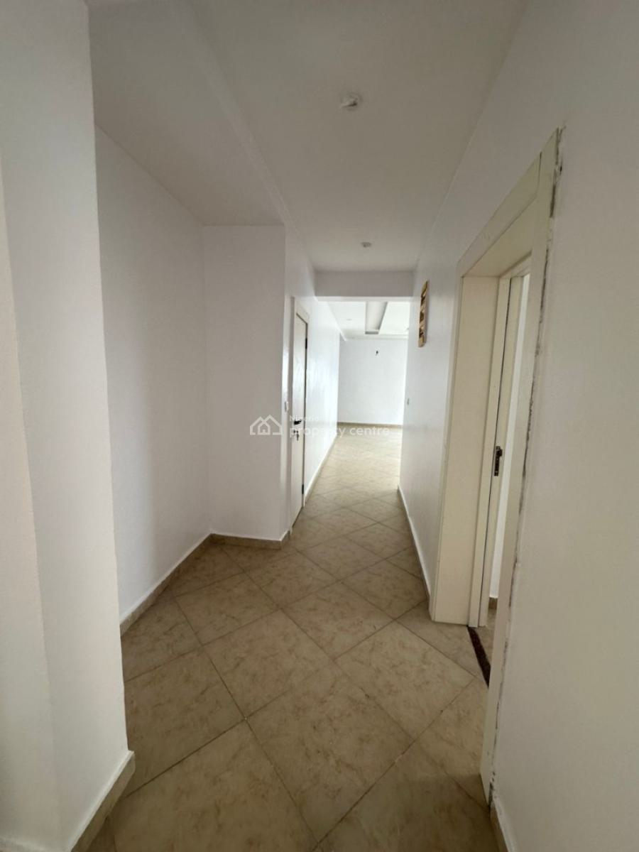 Standard and Well Renovated 3bedroom Flat with Bq, Prime Water Gardens, Lekki Phase 1, Lekki, Lagos, Flat / Apartment for Sale