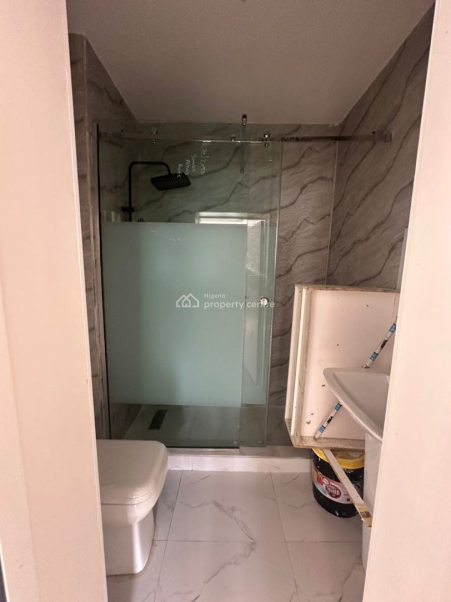 Standard and Well Renovated 3bedroom Flat with Bq, Prime Water Gardens, Lekki Phase 1, Lekki, Lagos, Flat / Apartment for Sale