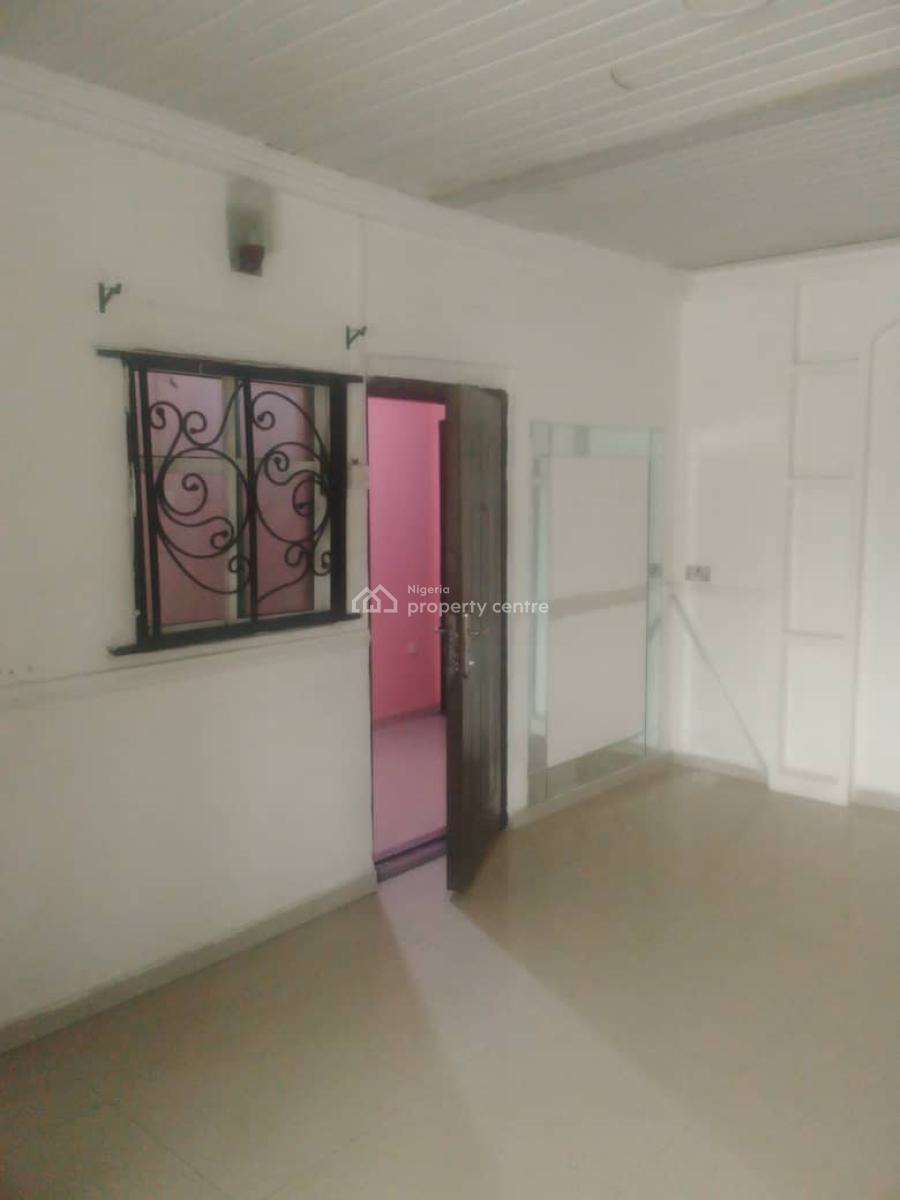 2 Bedroom Flat Upstairs, Lekki Beach Road Jakande Lekki Lagos, Jakande, Lekki, Lagos, Flat / Apartment for Rent