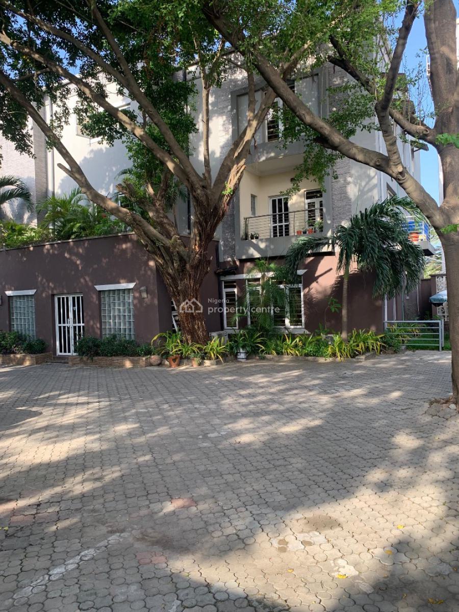 Well Maintained in High Brow Neighborhood with Pool, Gym and Greenies, Oniru, Victoria Island (vi), Lagos, Flat / Apartment for Rent