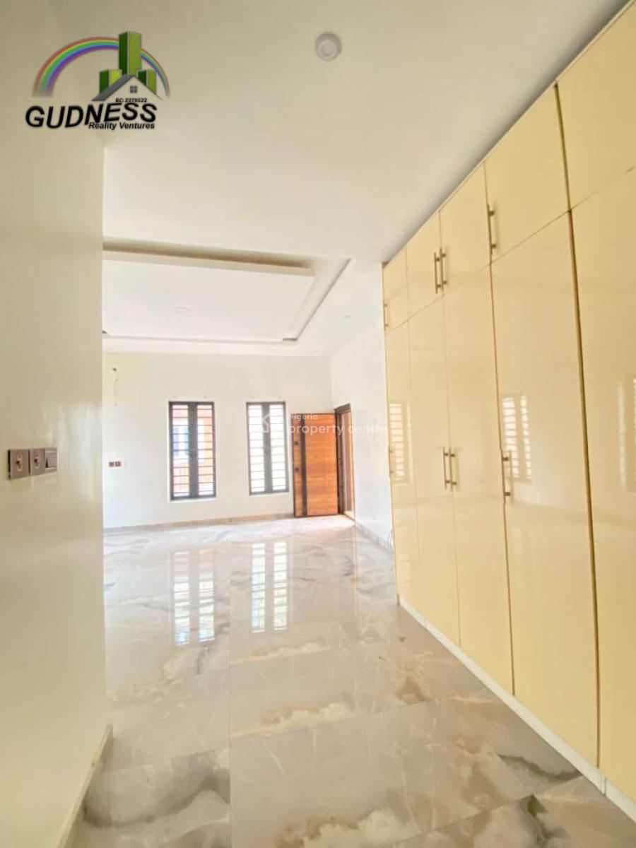 Big & Wide Master Bedroom Shared Apartment, Chevron Alternative, Lekki, Lagos, Flat / Apartment for Rent