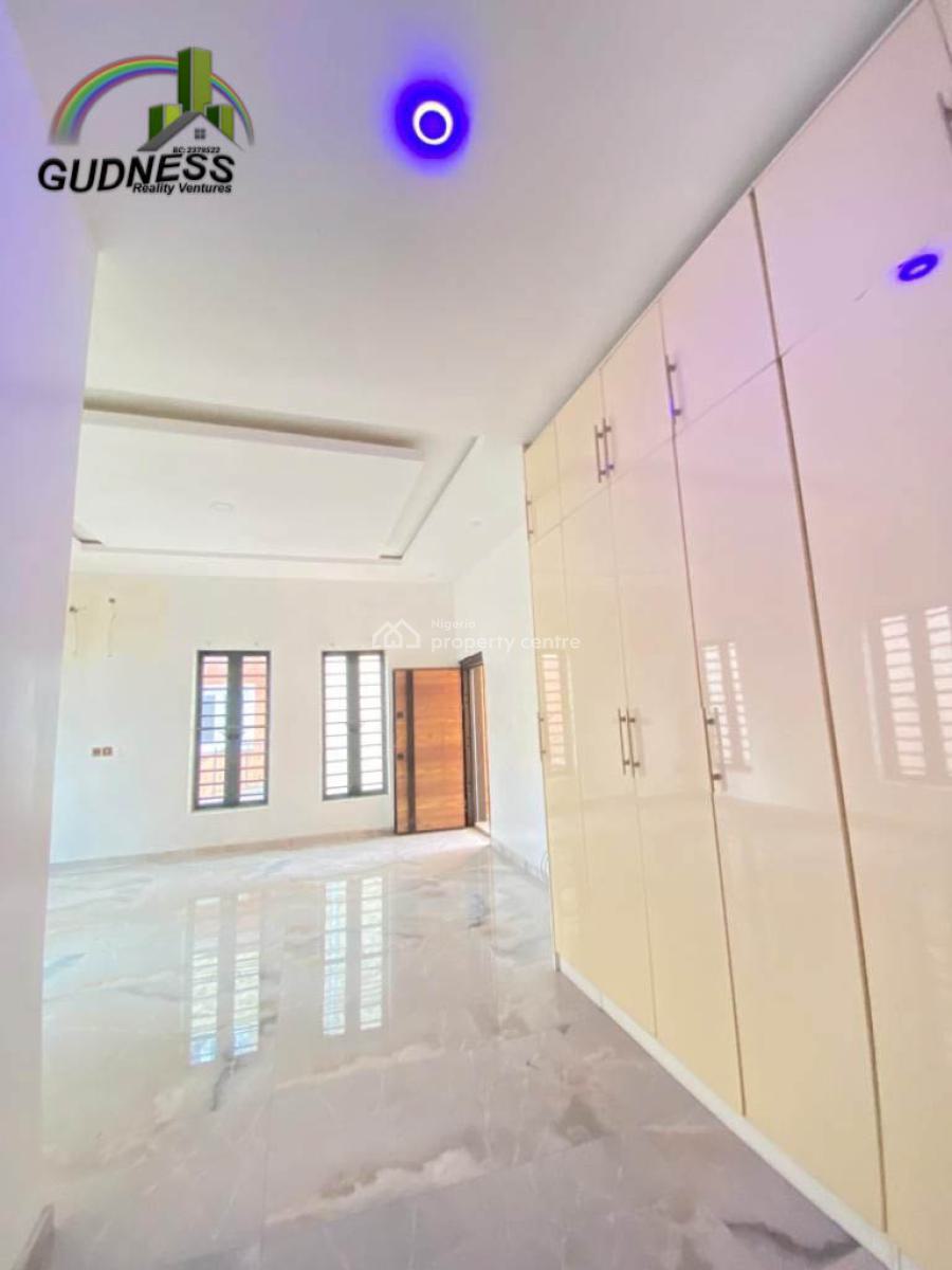 Big & Wide Master Bedroom Shared Apartment, Chevron Alternative, Lekki, Lagos, Flat / Apartment for Rent