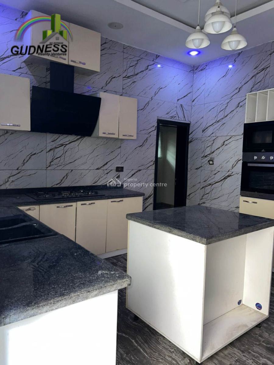 Big & Wide Master Bedroom Shared Apartment, Chevron Alternative, Lekki, Lagos, Flat / Apartment for Rent