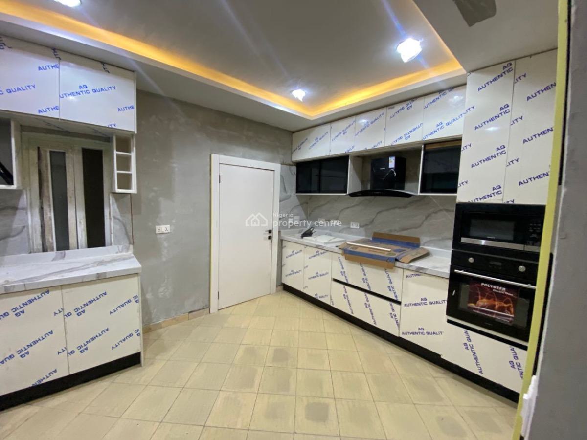 Fully Serviced 4bedrooms Apartment Available, Lekki Phase 1, Lekki, Lagos, Flat / Apartment for Sale