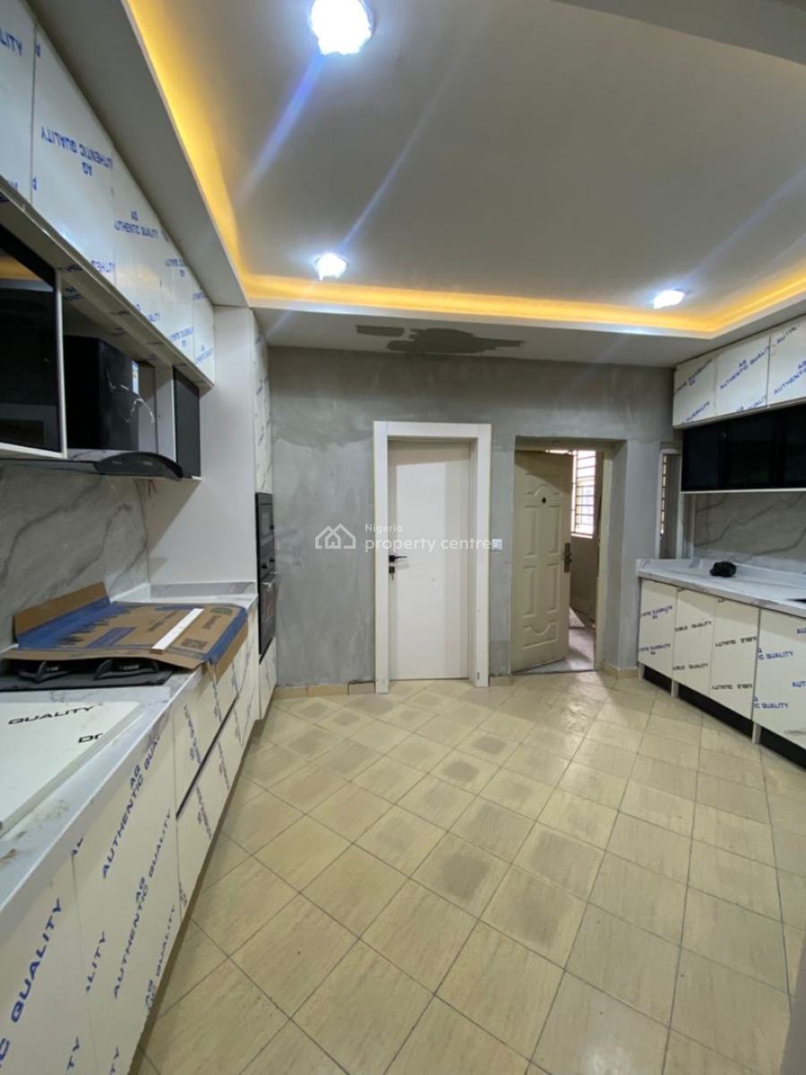 Fully Serviced 4bedrooms Apartment Available, Lekki Phase 1, Lekki, Lagos, Flat / Apartment for Sale