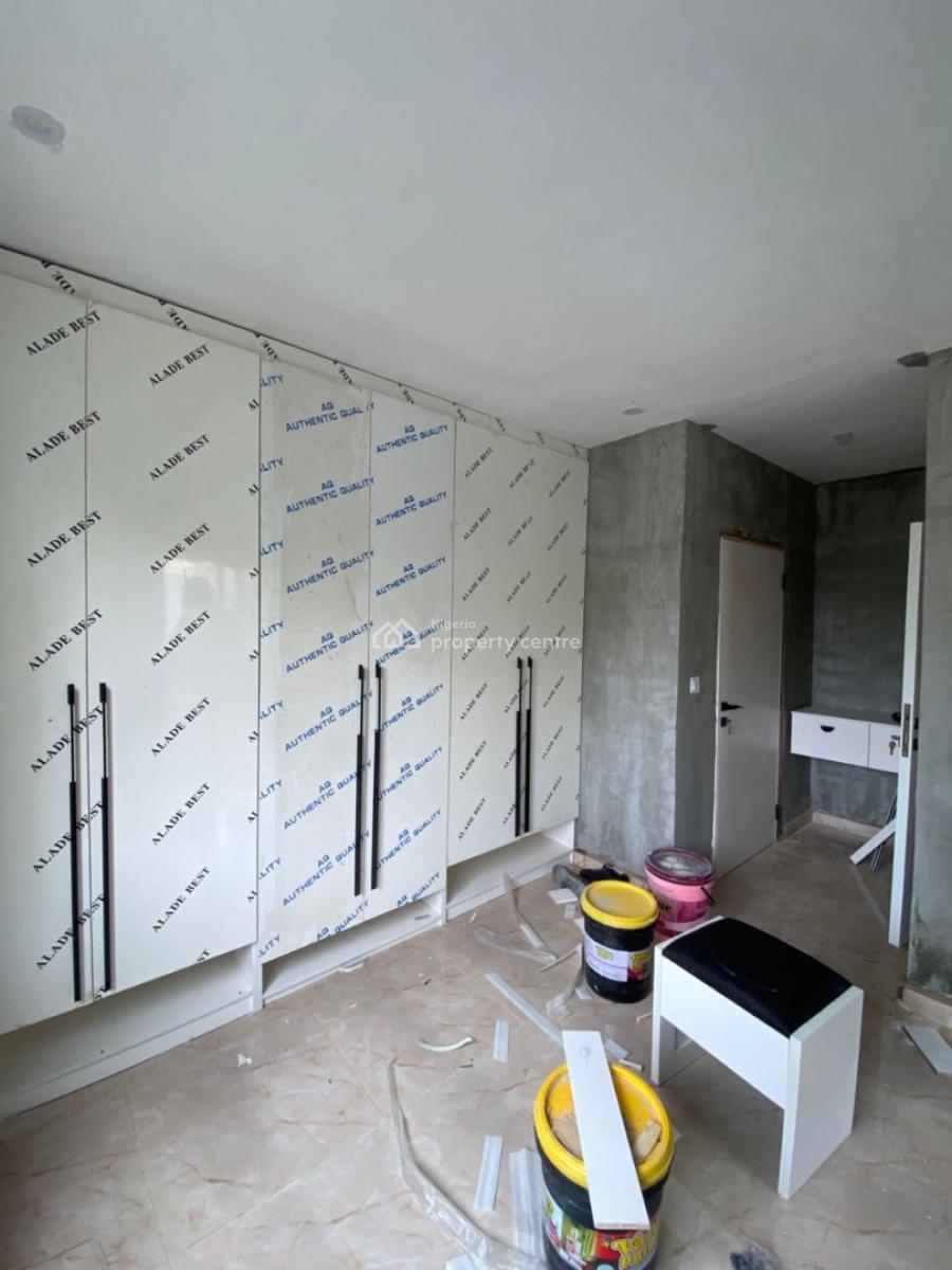 Fully Serviced 4bedrooms Apartment Available, Lekki Phase 1, Lekki, Lagos, Flat / Apartment for Sale