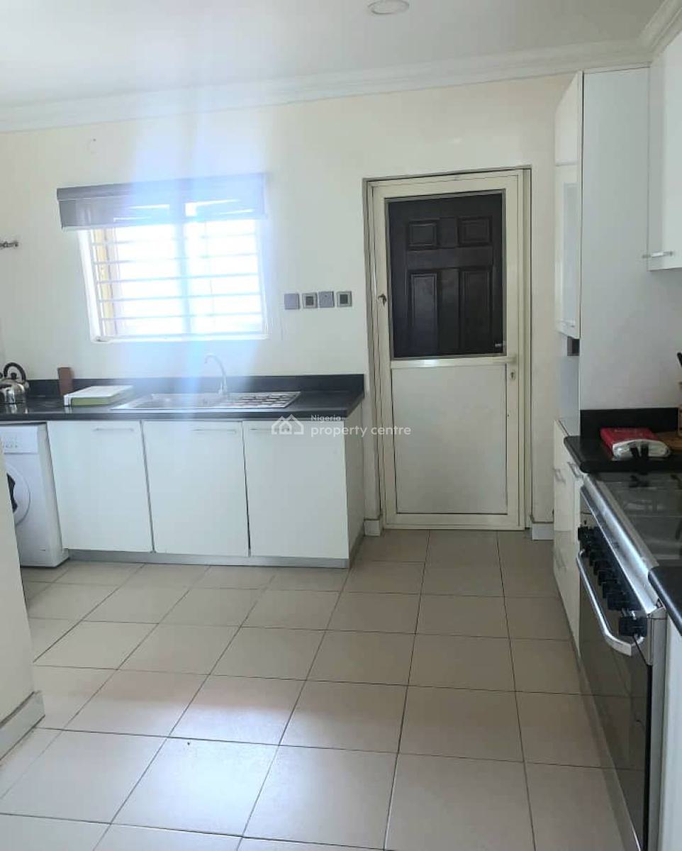 Spacious 3-bedroom Apartment, Lekki Phase 1, Lekki, Lagos, Flat / Apartment for Rent