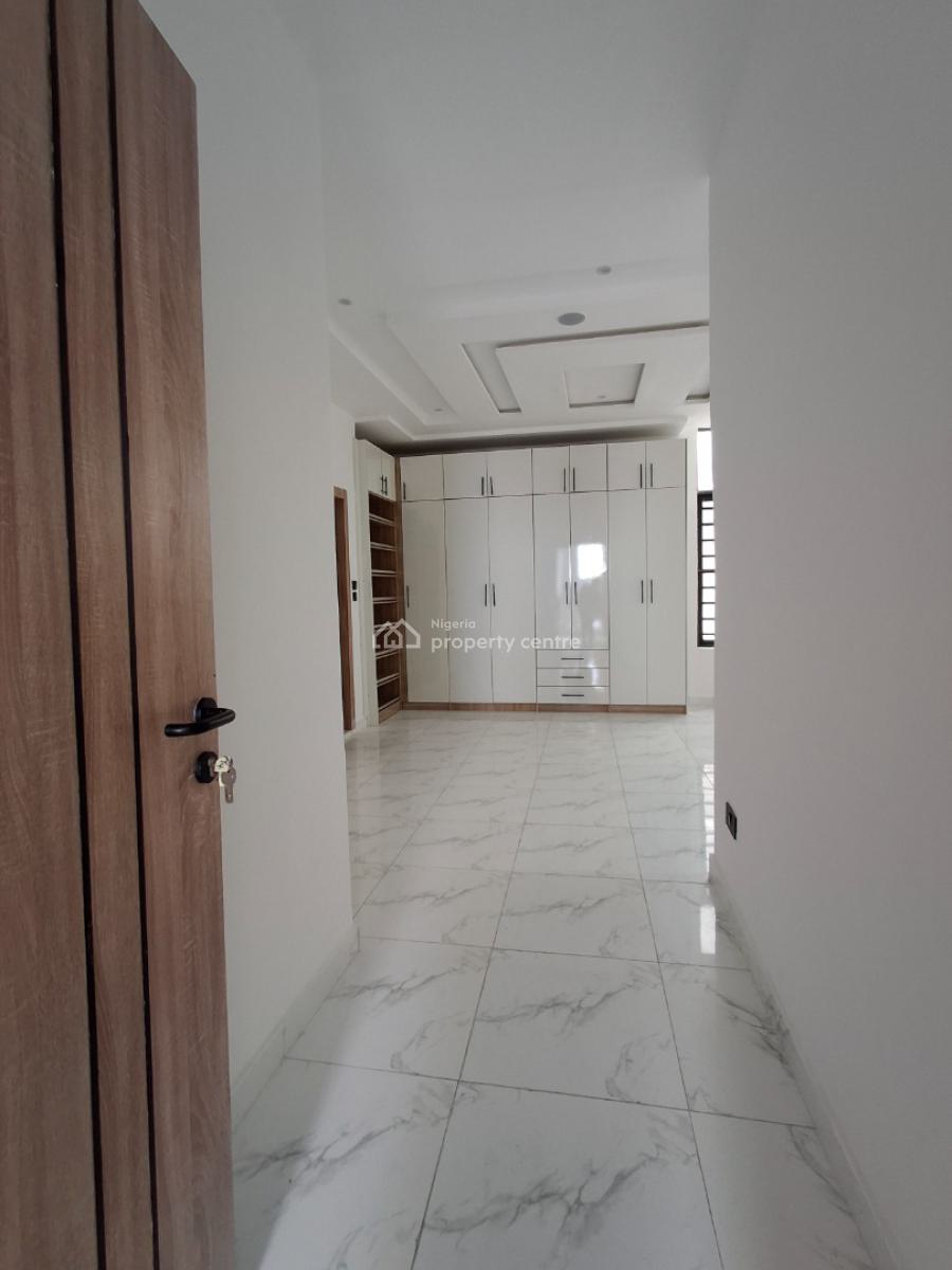 5bed, in a Well-secured Estate, Ologolo, Lekki, Lagos, Terraced Duplex for Sale