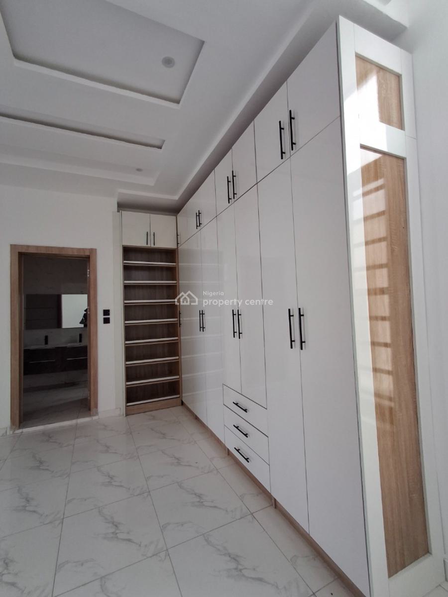 5bed, in a Well-secured Estate, Ologolo, Lekki, Lagos, Terraced Duplex for Sale